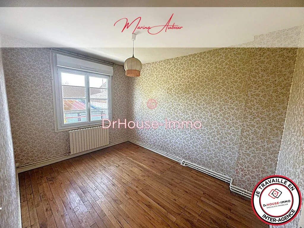 Chambres - Maison avec Dépendances à Vouillé