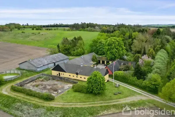 Vue aérienne - Historic Farmhouse with Potential in Havndal
