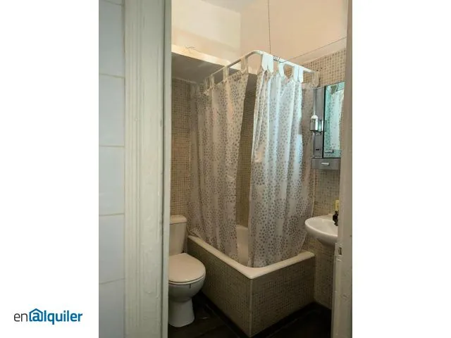 Salles de bain - Studio with Air Conditioning in La Latina, Madrid