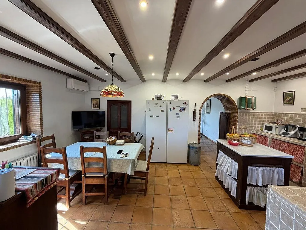 Salle à manger - Rustic Farmhouse with Land near Huerta