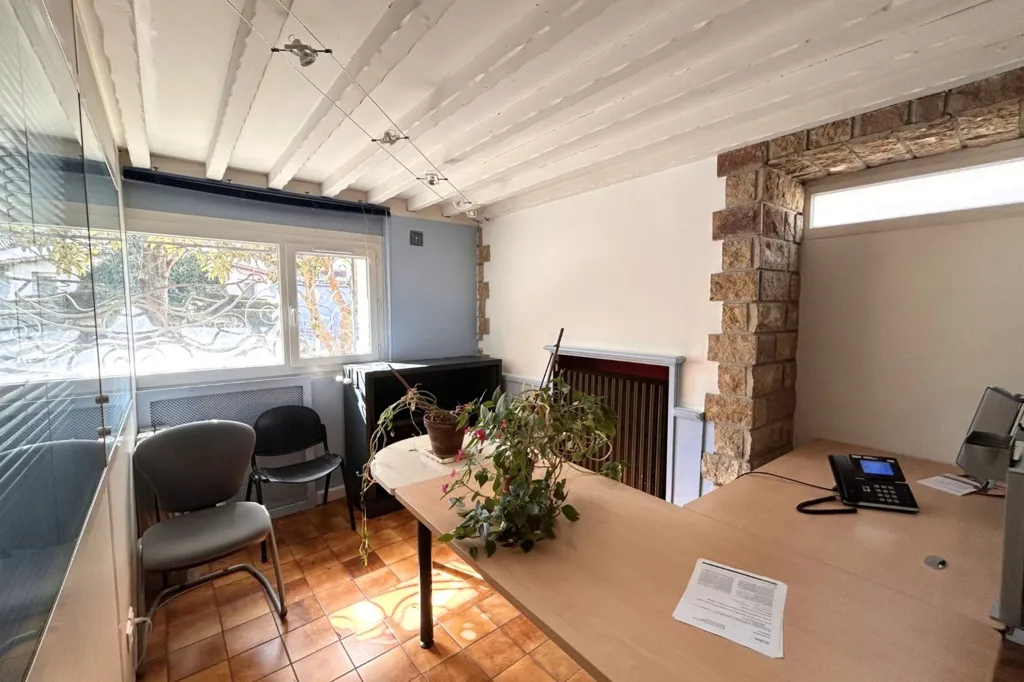 Kabinet - Two-Building Estate with Courtyard in Mions