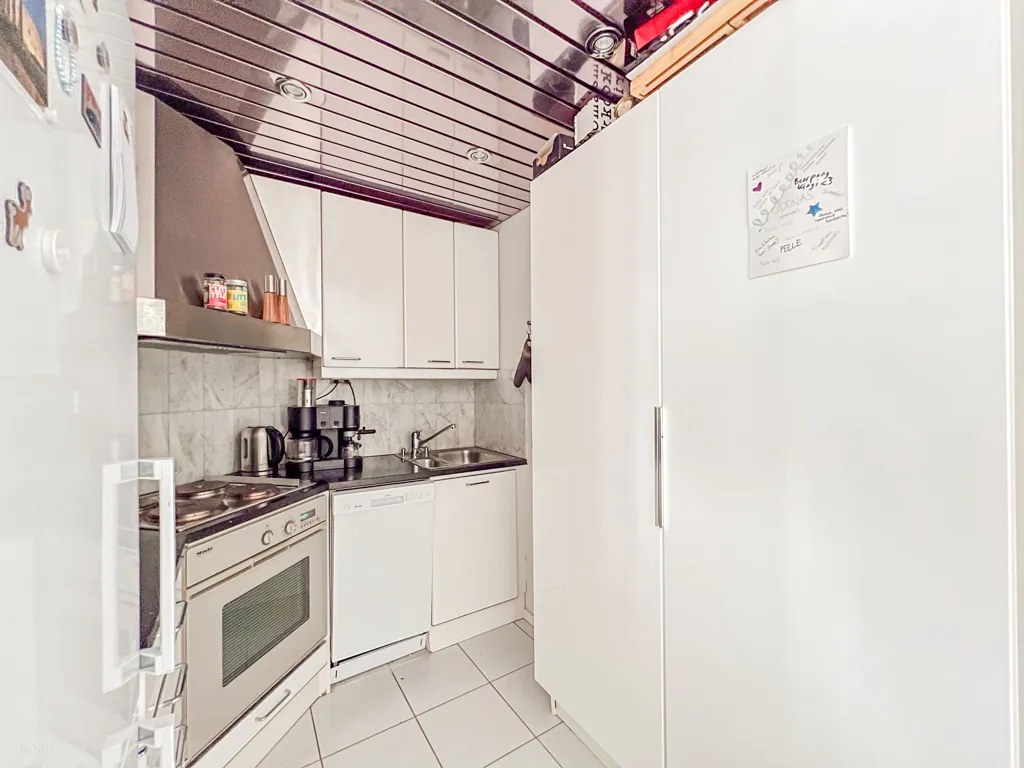 Kitchen - Charming Apartment with Park Views in Taka-Töölö