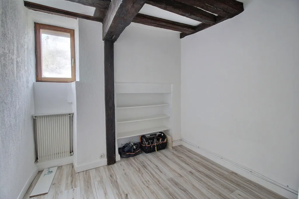 Rooms - Charming 3-Bed Flat with Garden in Epernon