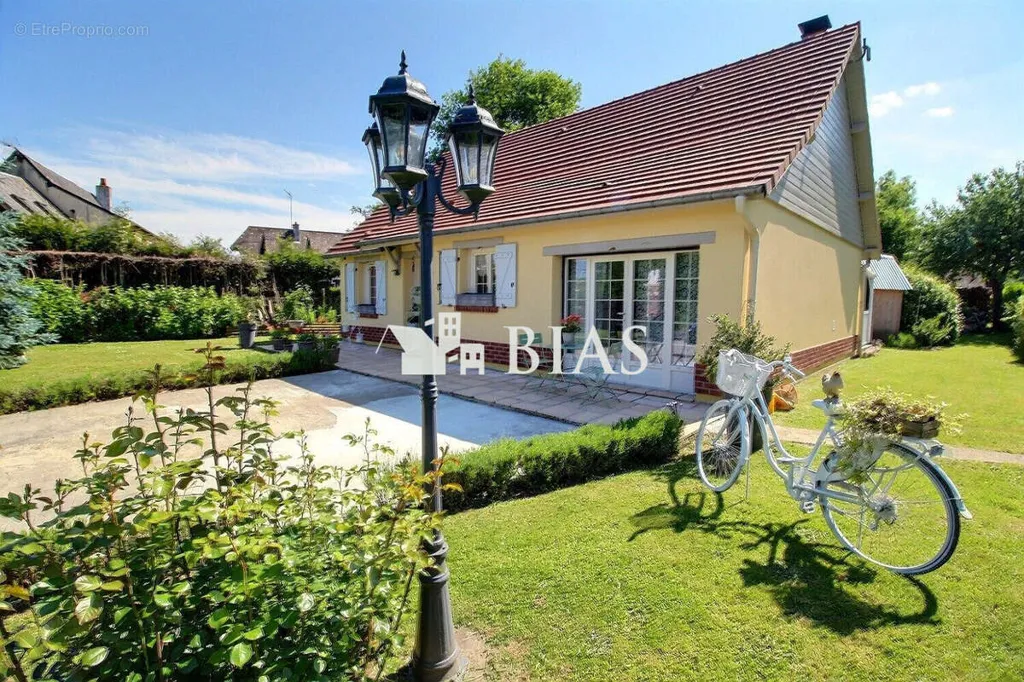 Välivaade - Pavilion with Garden in Forges-Les-Eaux
