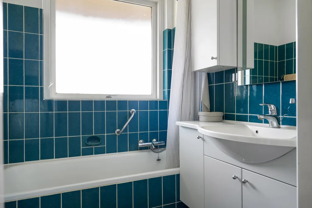 Bathrooms - Villa with Garden in Rask Mølle