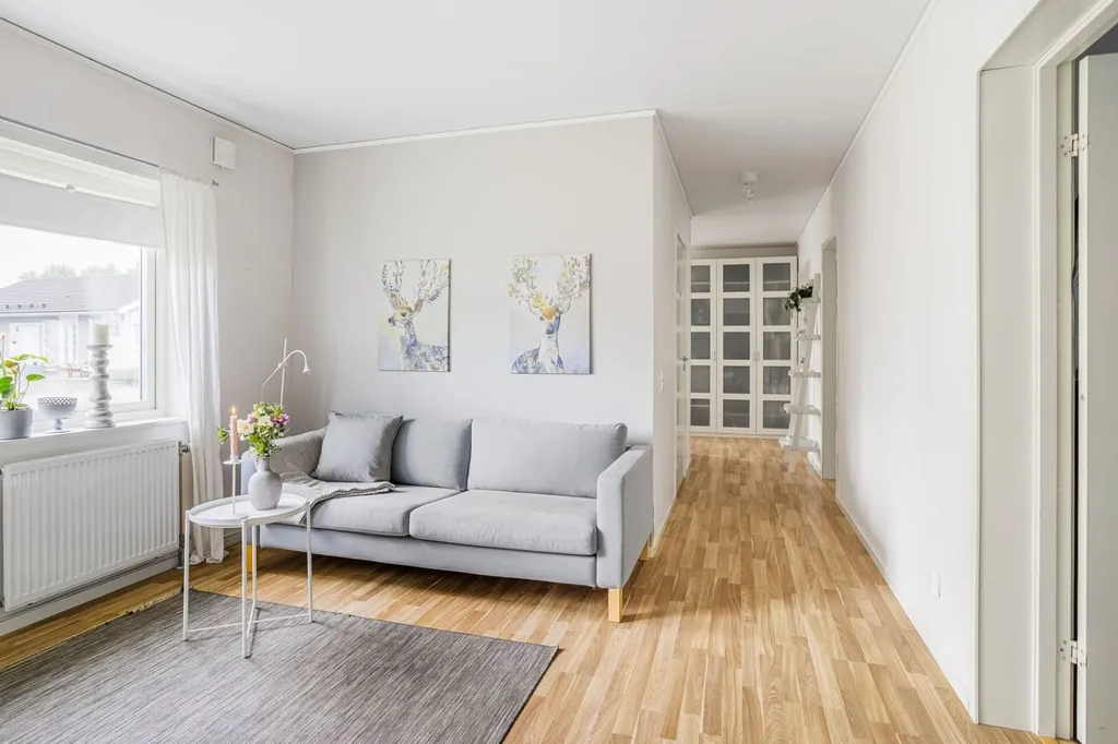 Séjour - Modern 1-Plan Villa with Garden in Suburb