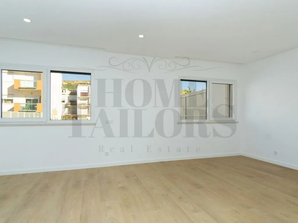Pièces - Luxury Villa with Pool in Costa da Caparica