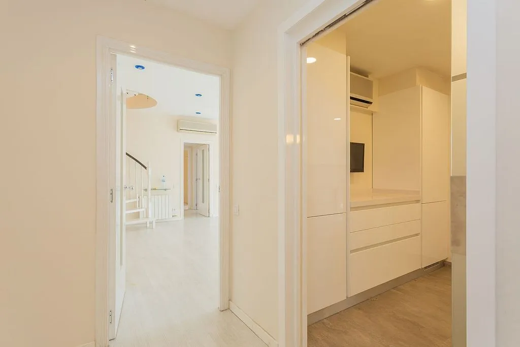 hallway_entrance