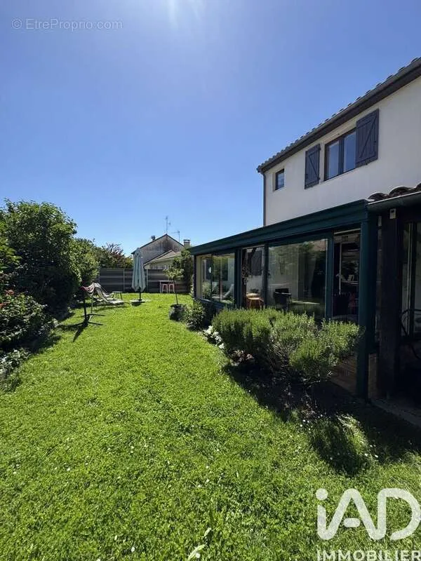 Maison 8 pièces à Buxerolles