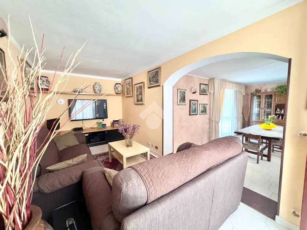 Elutuba - Corner Semi-Detached Villa with Garden in Casarile