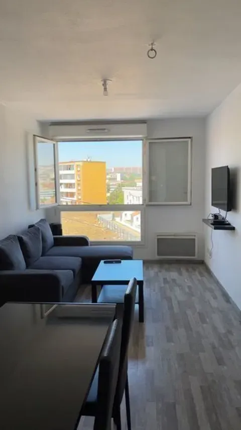 Soggiorno - 2-Bedroom Apartment with Parking in La Cabucelle
