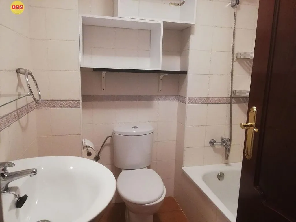 Salles de bain - Semi-Amuebled Adosado with Patio in Lepe