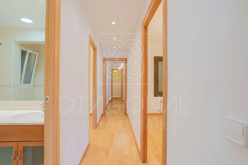 Hallway - 3-Bed Apartment with Garden View in La Nova Esquerra