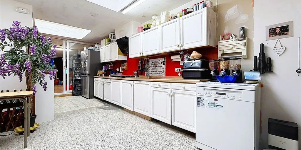 Kitchen - Two-Faced House with Garden in Moeskroen