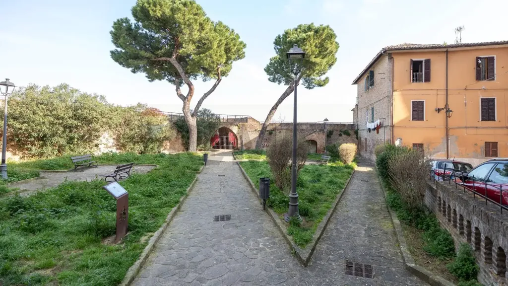 Giardino - Historic Bilocale with View in Jesi Centre