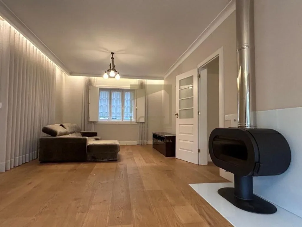 Elutuba - Luxury T5 House with Garden in Guimarães