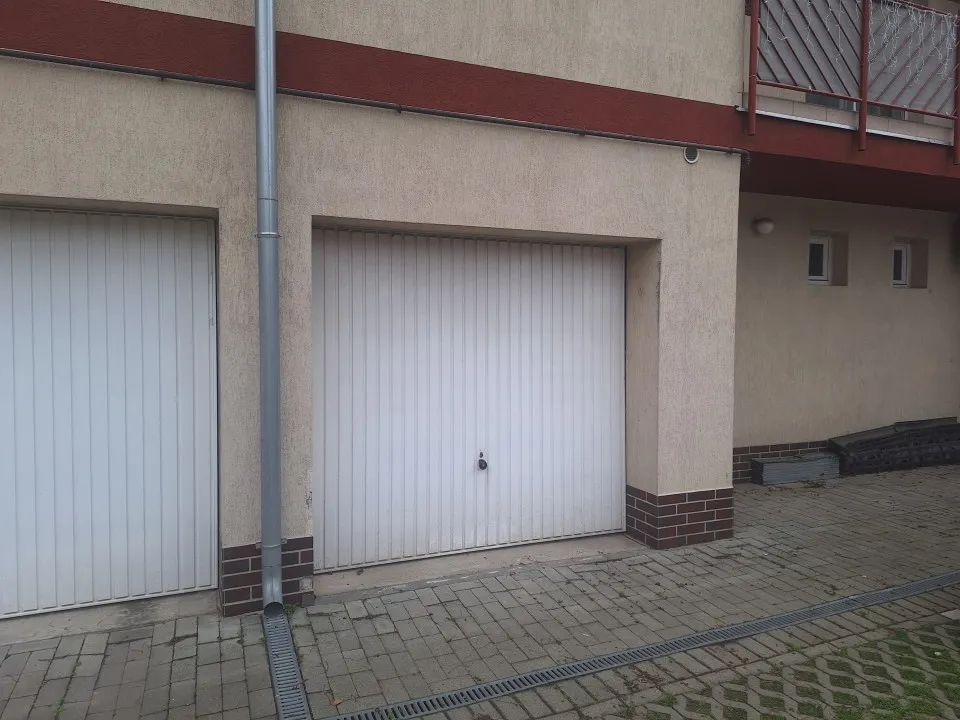 Esterno - Unique Garage with Secure Access in Hódmezővásárhely