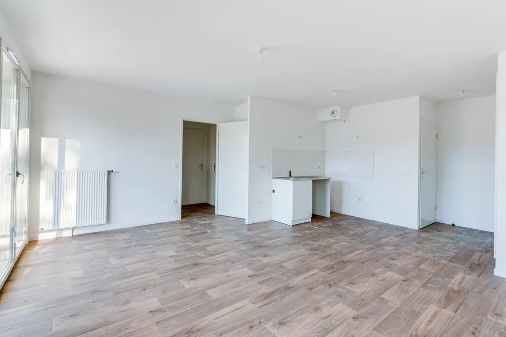 Living Room - T1 Flat with Balcony near Ballancourt