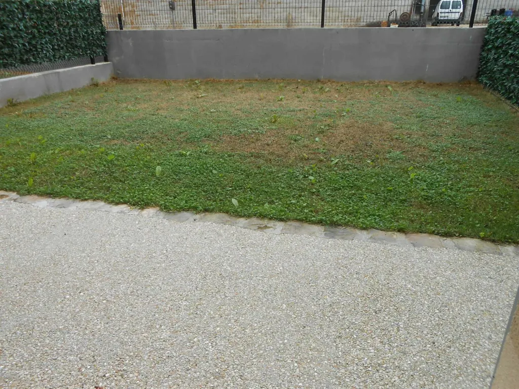Jardin - Maison 3 Pièces avec Jardinet à Favières