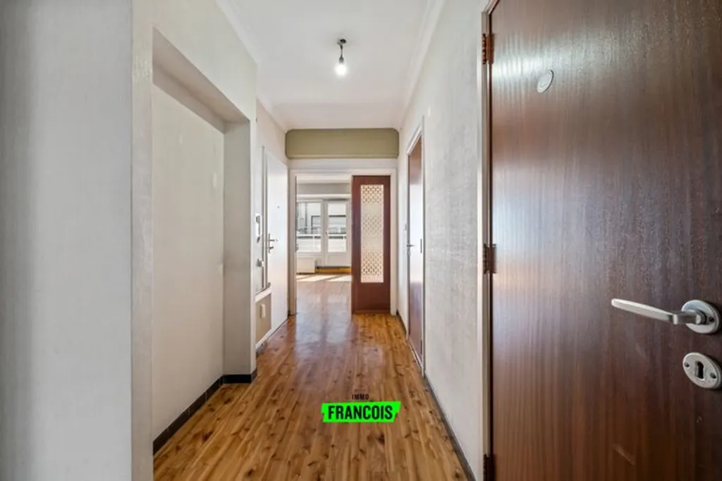 Esik - Apartment with Terrace in Central Ostend