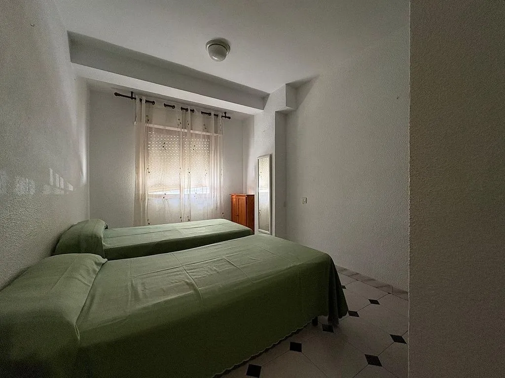 Chambres - 3-Bed Apartment with Balcony in Benidorm
