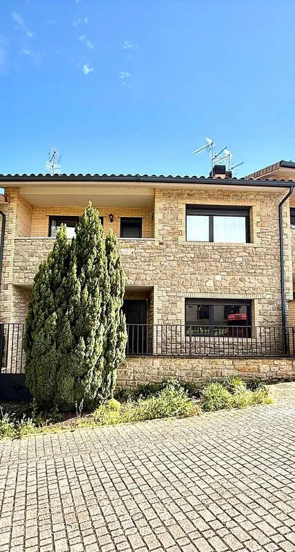 Exterior - Terraced Semi-Detached House in Aranguren