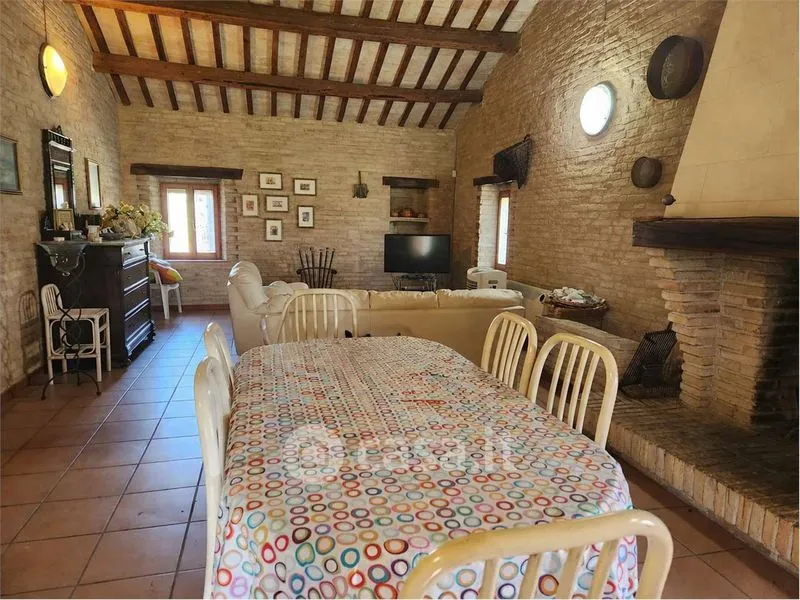 Söögituba - Rustic Brick Villa with Pool in Recanati
