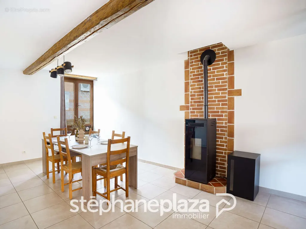 Salle à manger - Maison détachée rénovée avec garage à Uchizy