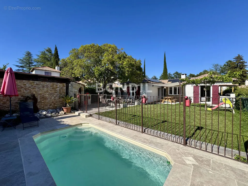Piscine - Villa Rénovée avec Piscine à Puyricard