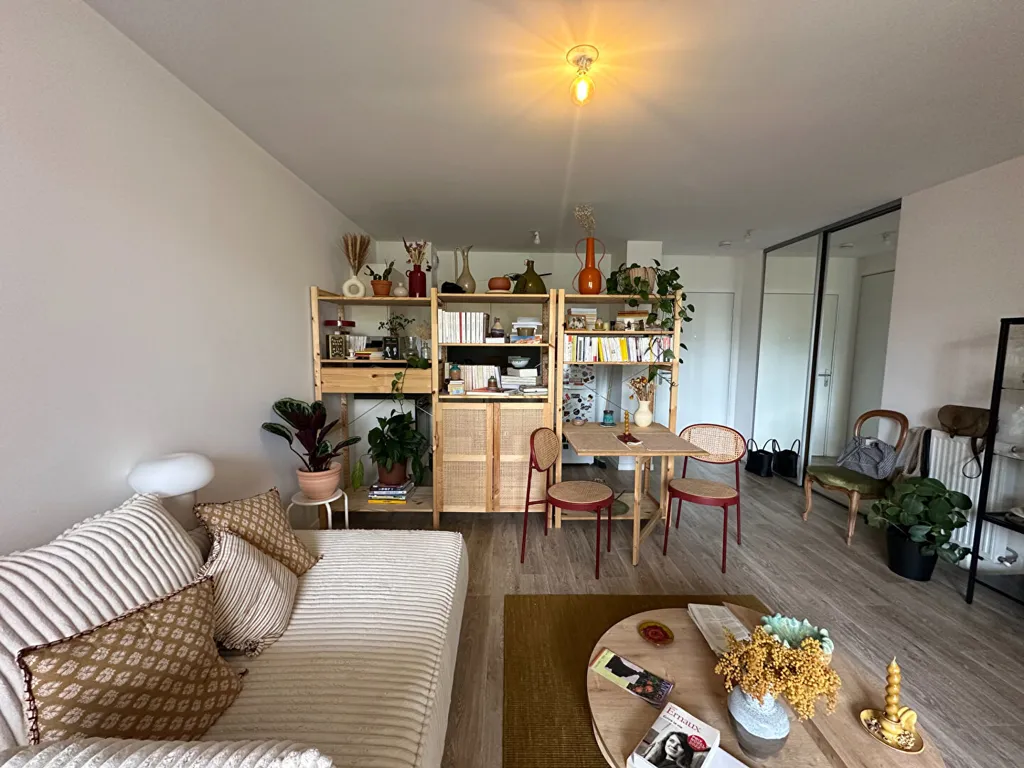 Séjour - Appartement 2 Pièces avec Balcon à Saint-Germain-lès-Arpajon
