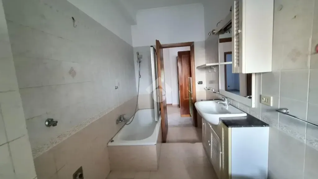 Vannitoad - Spacious Apartment with Balcony in Labico