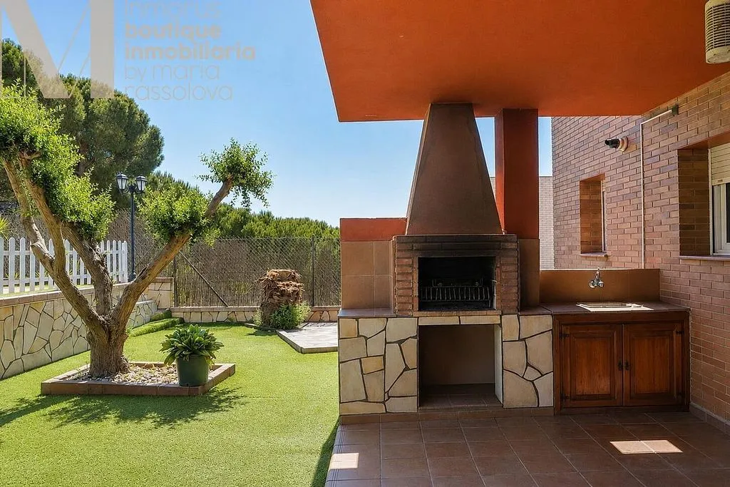 Terrass - Chalet with Sea View and Pool in Calella