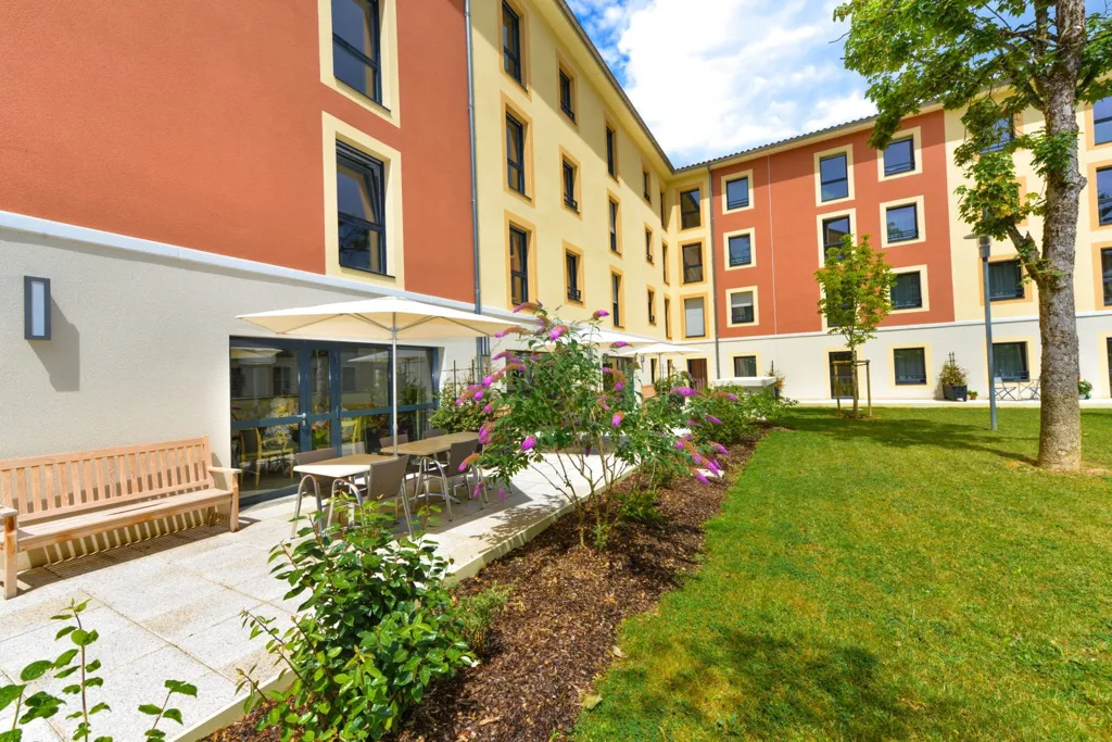 Jardin - Appartement T2 Meublé en Résidence Services à Bourg-en-Bresse