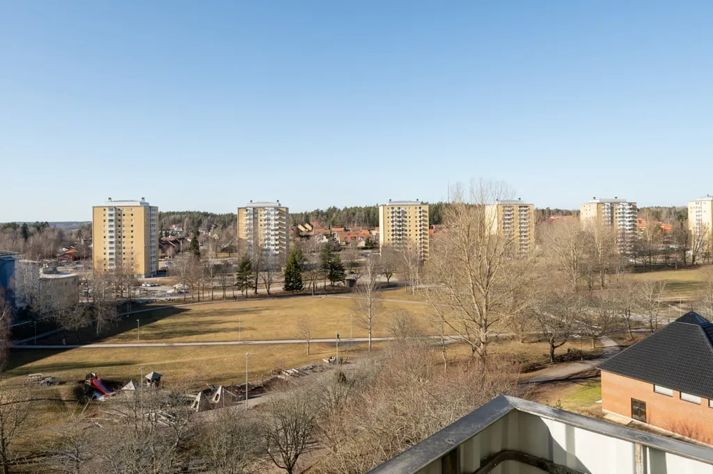 Balcon - Renovated 2nd Floor Flat with South-Facing Balcony