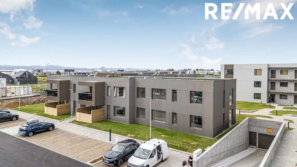 Extérieur - 5-Bed Apartment with Balcony in Álftanes