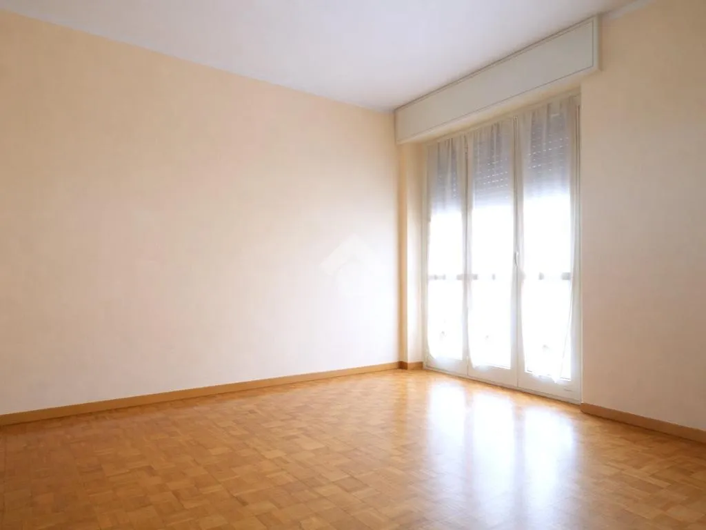 Rooms - Central 4-Bed Apartment with Balcony in Cossato