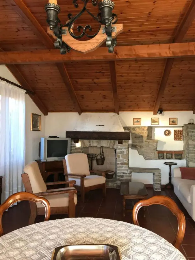 Salle à manger - Rustic Villa with Garden in Arguello