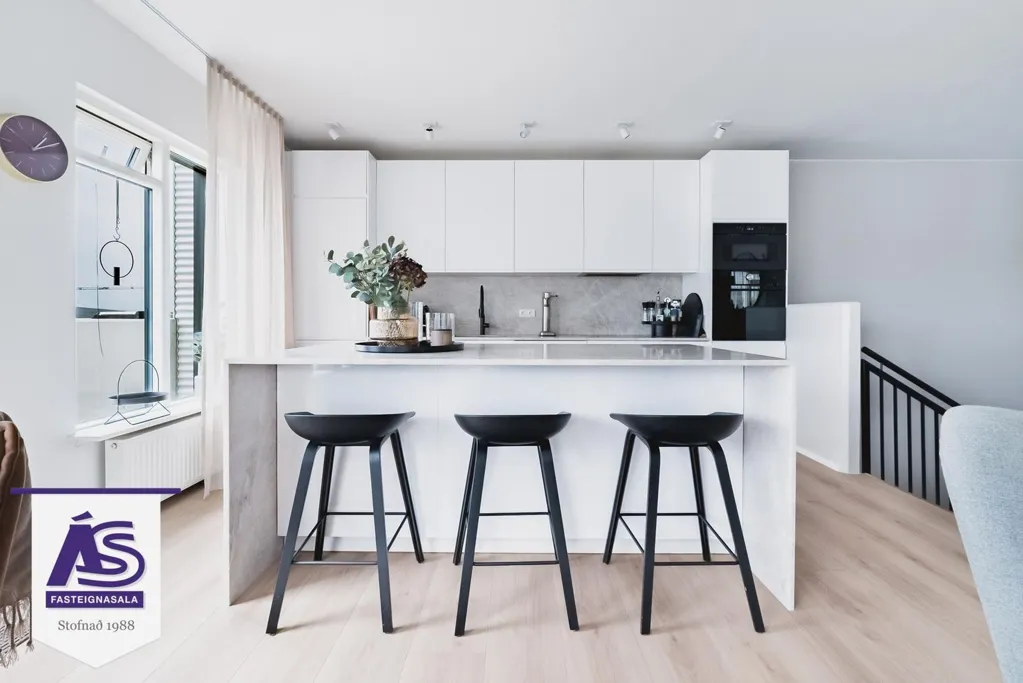 Cucina - Newly Built Duplex with Garden in Skarðshlíð