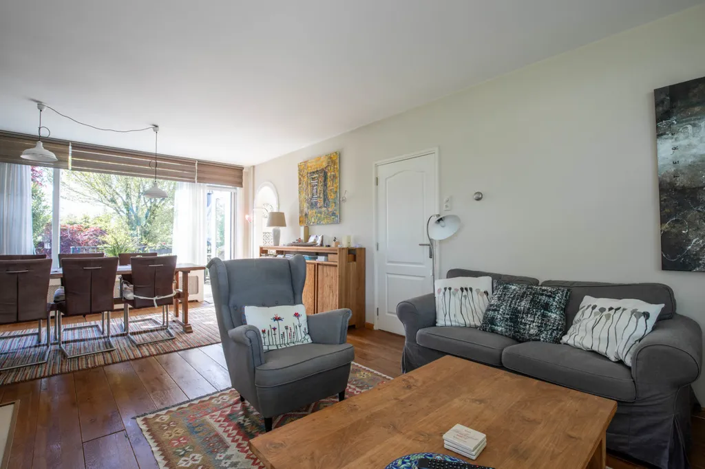 Elutuba - Two-Storey House with Souterrain in Aalsmeer