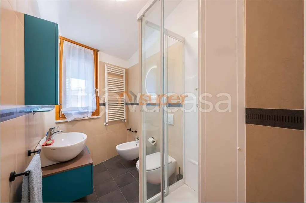 Salles de bain - Modern Penthouse with Perimeter Terrace in Bastia Umbra