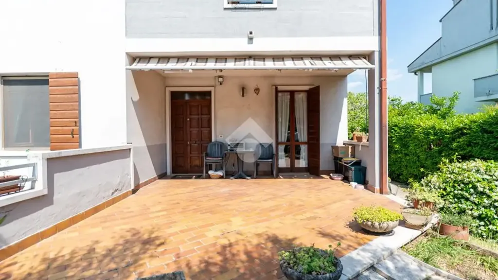 Terrazza - Semi-detached House with Garden in Dossobuono