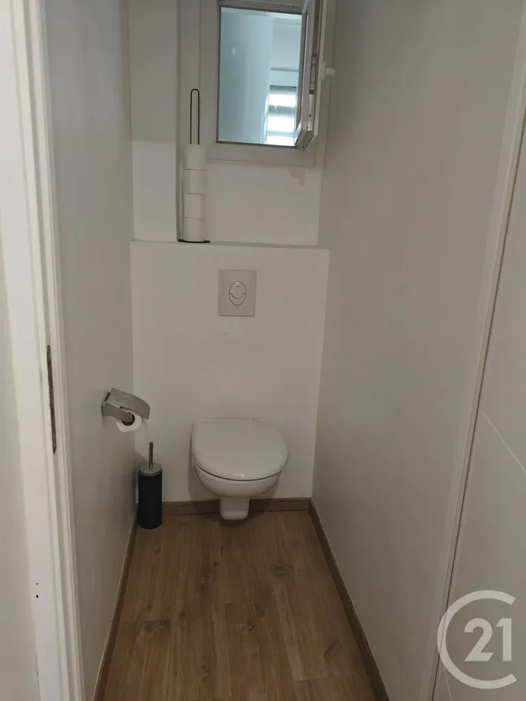 Bagni - 3-Bed Flat with Balcony in Morangis Centre