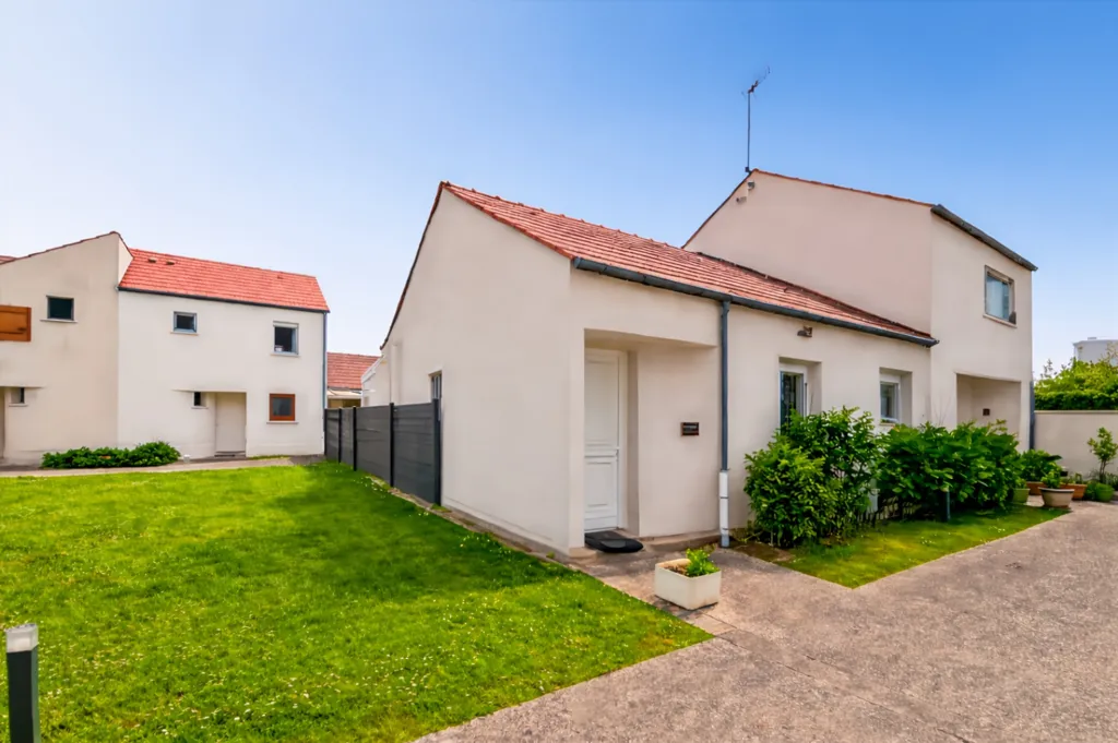 Aed - 2-Bedroom House with Garden in Brie-Comte-Robert