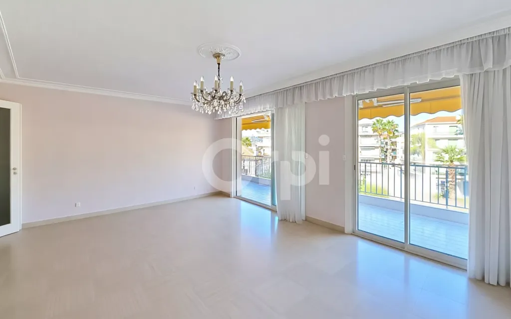 Elutuba - Spacious Apartment with Sea View in Juan-les-Pins