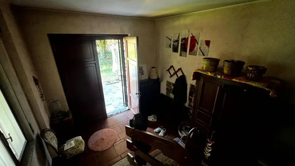 Esik - Villa with Edificabile Potential in Bernareggio
