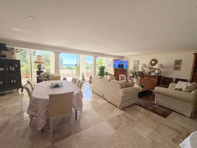 Söögituba - Luxury Apartment with Sea View in Cannes