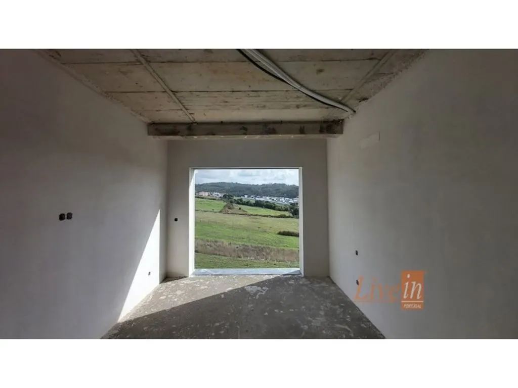 Toad - Modern Detached House with Garden in Mafra