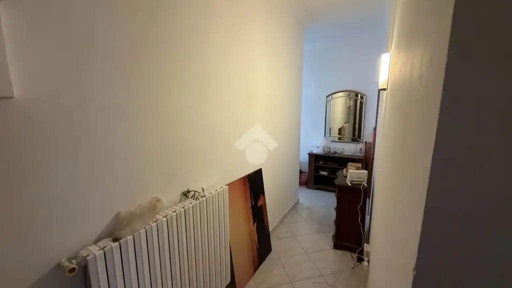 Esik - Bedroom for Rent with Balcony in Central Florence