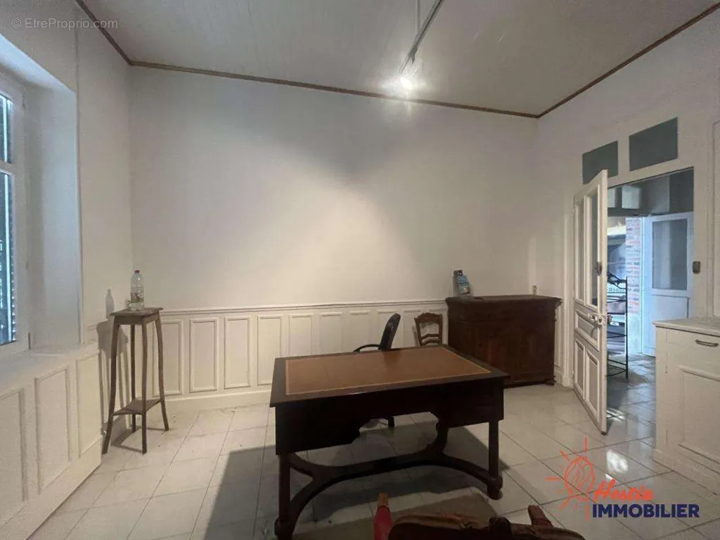 Kabinet - Historic Property with Exploitable Space in Champagne