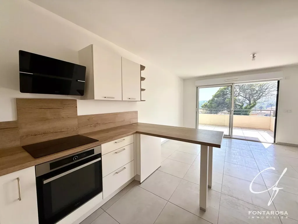 Kitchen - Modern Flat with Terrace in Frejus